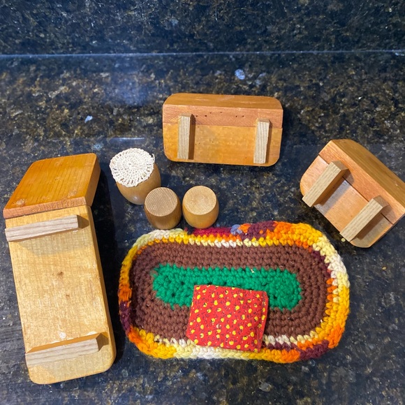 DOLL HOUSE FURNITURE - Picture 2 of 2